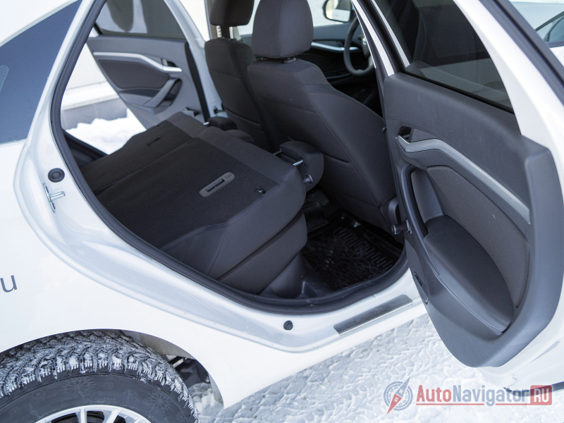 В способности перевозить грузы Vesta явно преуспела. Еще один плюс в пользу дачного автомобиля