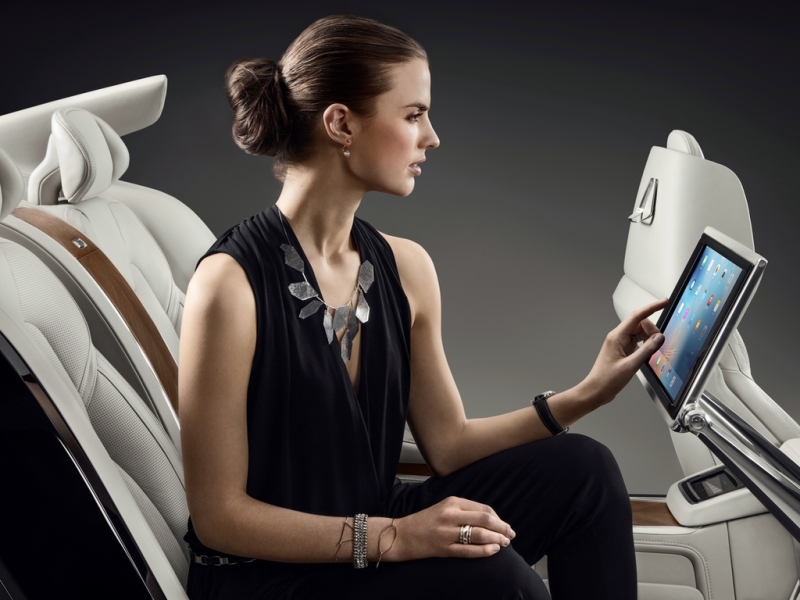 Компания Volvo показала новую концепцию интерьера седана S90