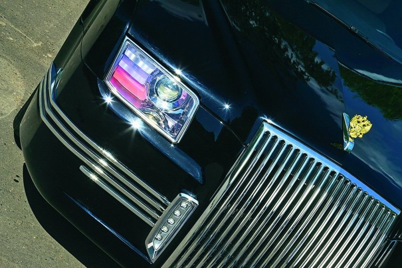 Проект «Кортеж»: светоблоки лимузина в виде российского триколора