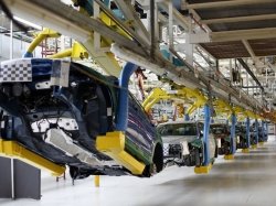 Объем производства автомобилей в России снизился на 24,5%