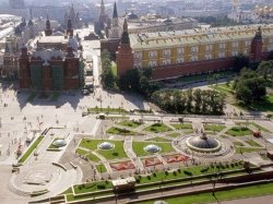 В центре Москвы продолжается ремонт, который осложняет дорожную ситуацию