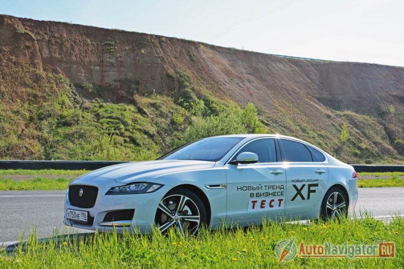 Белая машина из дилерского тест-парка со стартовым дизелем и задним приводом, но во второй комплектации Prestige. Это минимум 3 236 000 рублей, вместо рекламных 2 810 000