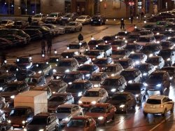 Москвичей просят сегодня быть более внимательными на дорогах