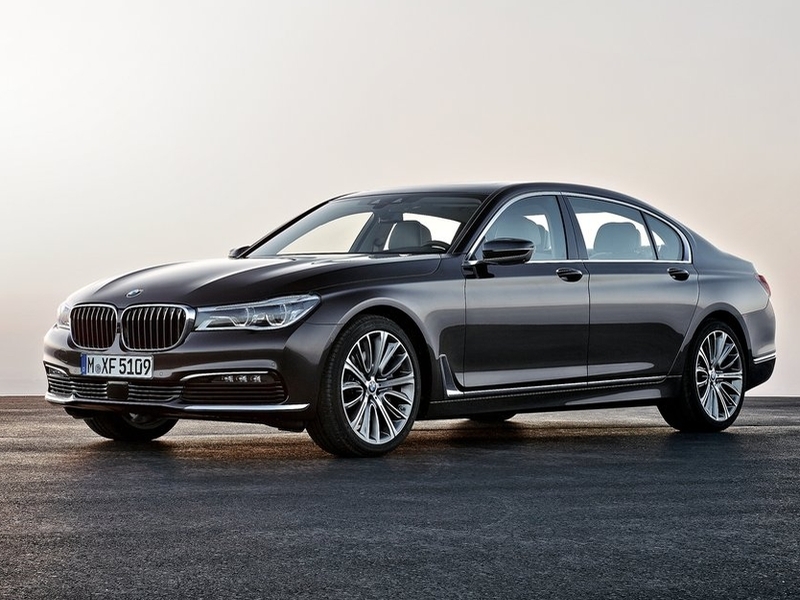 Объявлены российские цены на новые модификации BMW 7 Series