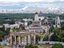 На территории ВДНХ строят новые парковки