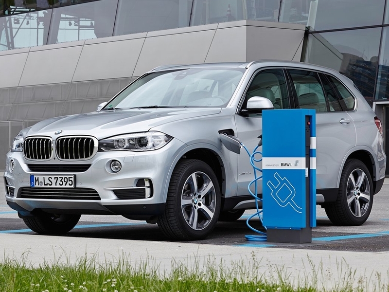 BMW запускает в России новую линейку автомобилей iPerformance