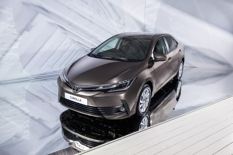 Toyota Corolla 2016: Помолодевшая любимица