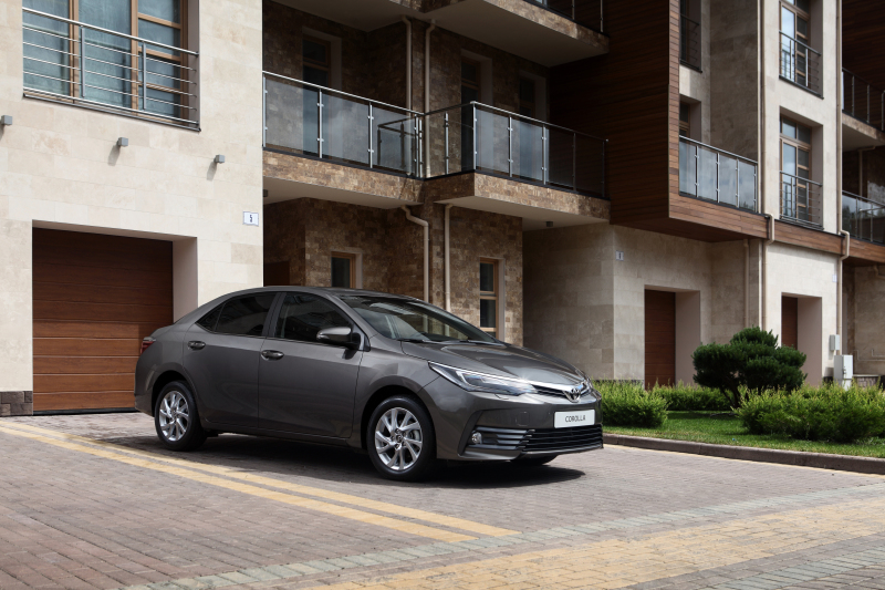 Несмотря на то, что японцы упорно называются дебютировавшую на днях машину абсолютно новой, легко понять, что это не так