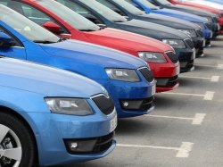 Авторынок РФ в прошлом месяце сократился на 12,5%