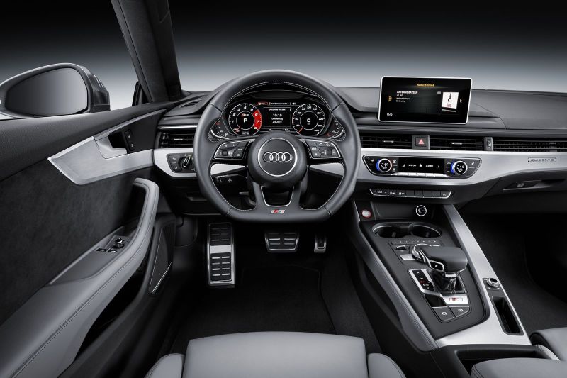 Салон Audi S5 отличается деталями