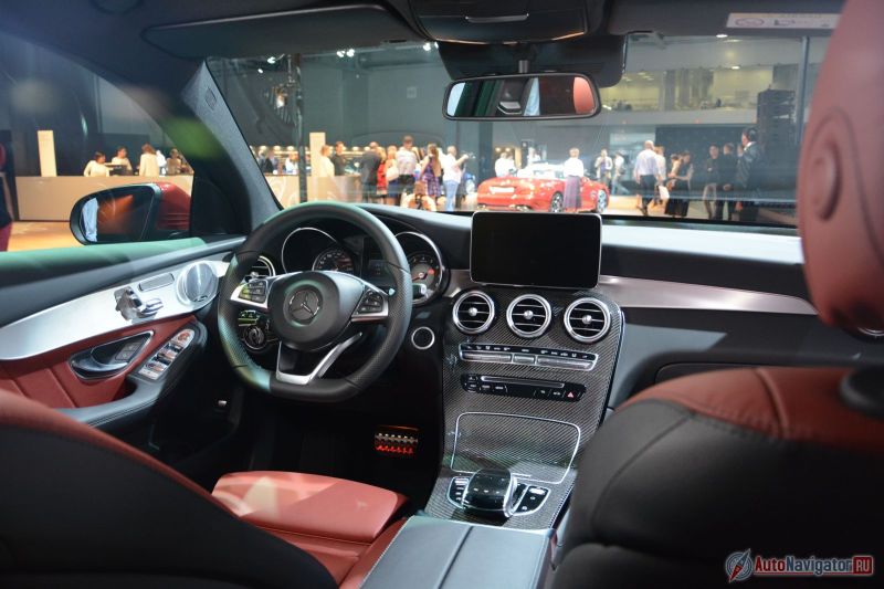 Интерьер GLC Coupe сильно повторяет легковой C-класс и обычный GLC
