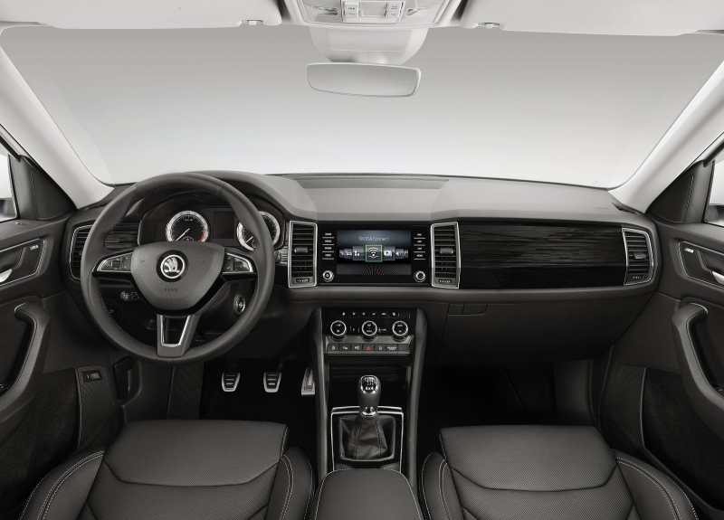 Характерная особенность интерьера – широкие вертикальные элементы, например, четыре больших дефлектора