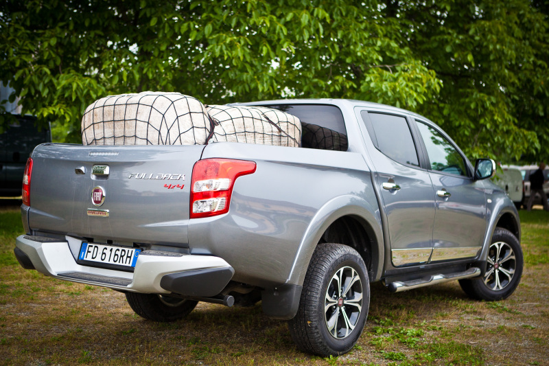 Длина грузового отделения автомобиля составляет 1 850 мм. Грузоподъемность пикапа – 920 кг