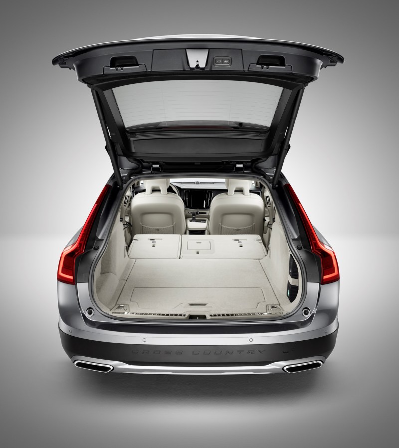 Максимальный объем багажного отсека – 1526 л.