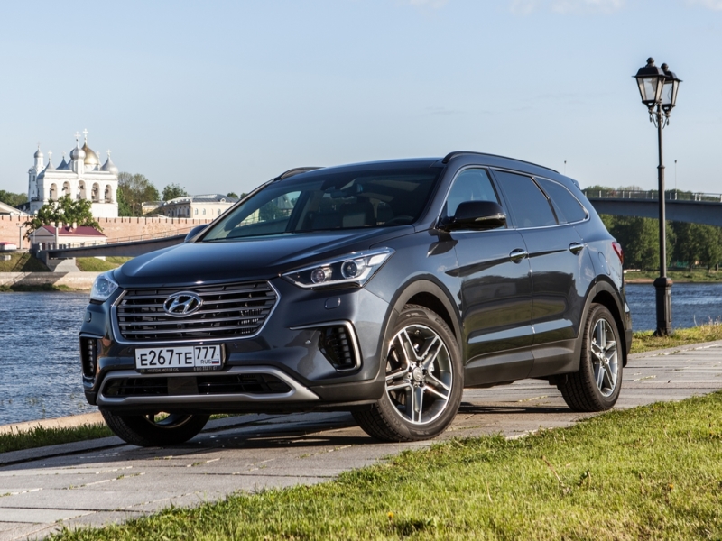 Обновленный Hyundai Grand Santa Fe — в России от 2 424 000 рублей