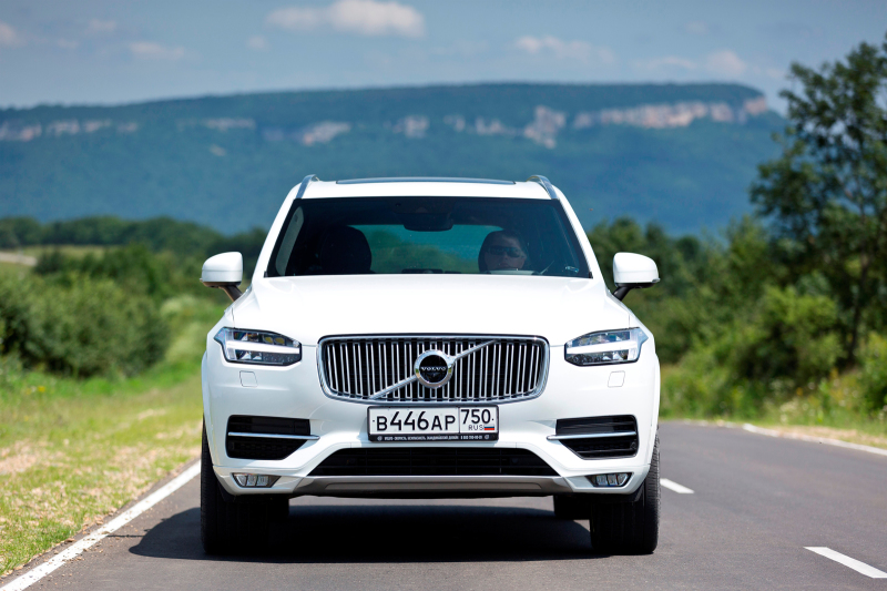 Volvo XC90 D5 Inscription: Гаджетмобиль