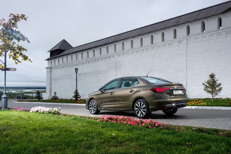 Во-первых, пересмотрена линейка моторов. Безнаддувный мотор 1.6 в 120 сил, разработанный французским концерном PSA совместно с BMW, ушёл из списка модификаций