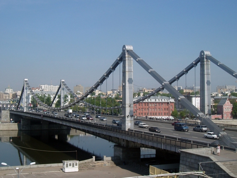 На Крымском мосту в Москве ликвидируют «бутылочное горлышко»