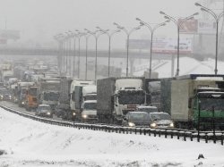 Москвичей предупреждают о возможных осложнениях на дорогах из-за непогоды