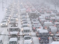 Московские коммунальщики перешли на круглосуточный режим работы из-за снегопадов