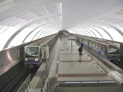 Московских автовладельцев просят пересесть на общественный транспорт