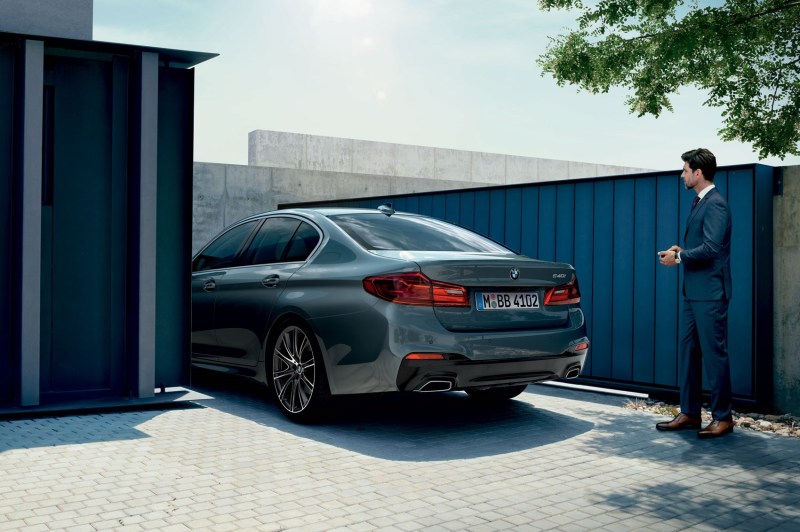 Интеллектуальная система парковки способна поставить автомобиль на участке менее 6 метров в длину