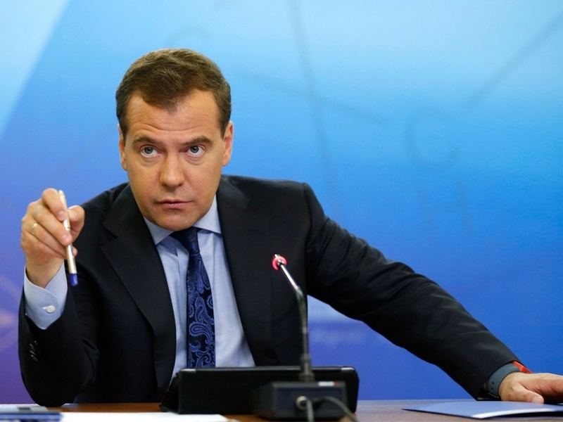 Премьер-министр РФ предложил чиновникам наладить обратную связь с автомобилистами