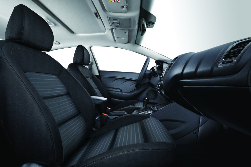 Ряд обновлений получил и интерьер KIA Cerato