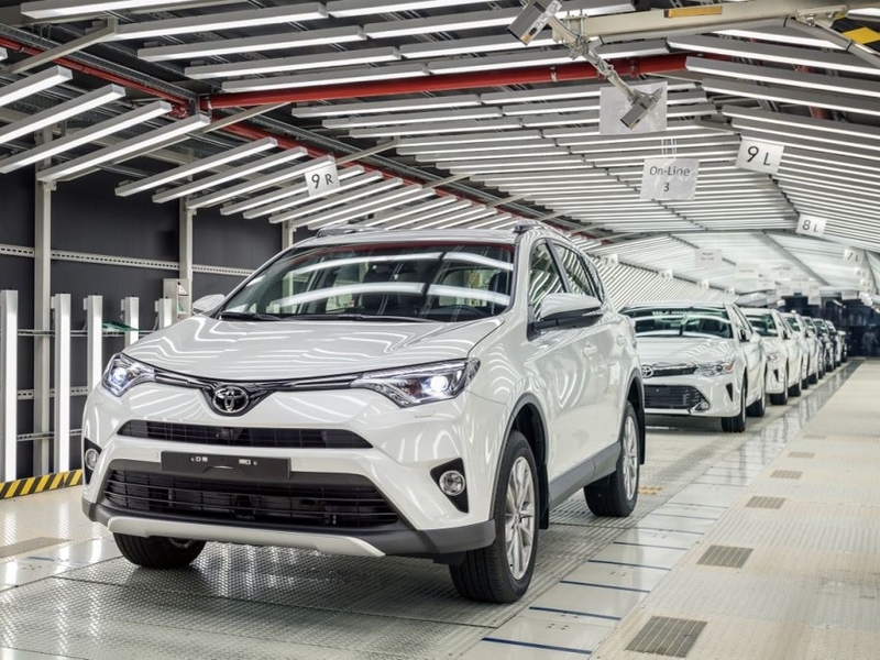 Российский завод Toyota перешел на работу в две смены