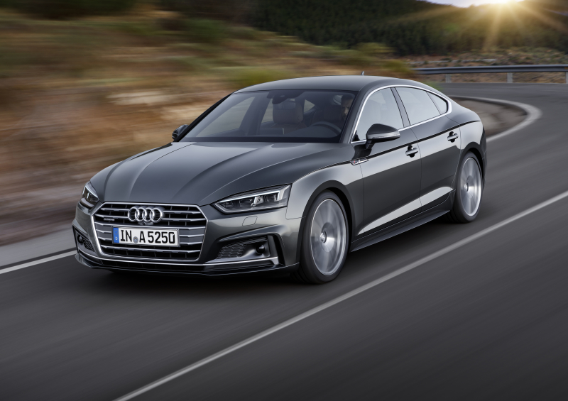 Для российского рынка Audi A5 Sportback предлагается с двумя вариантами двигателей: дизельным 2.0 TDI и бензиновыми 2.0 TFSI мощностью 190 и 249 л. с. соответственно