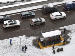 Москвичей предупреждают о заносах и гололедице на дорогах