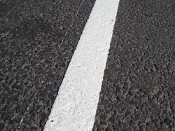 На дорогах Московской области может появится стеклянная разметка