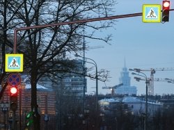 В Москве запущен эксперимент по специальной подсветке светофоров
