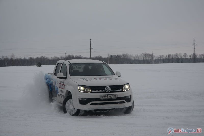 Не стоит слишком надеяться на полноприводный потенциал — не зря в «минималке» (для Европы), этот пикап бывает даже заднеприводным. Volkswagen Amarok в первую очередь — грузовой транспорт, и тяжелое бездорожье вроде рыхлого снега или крутых склонов ему противопоказаны