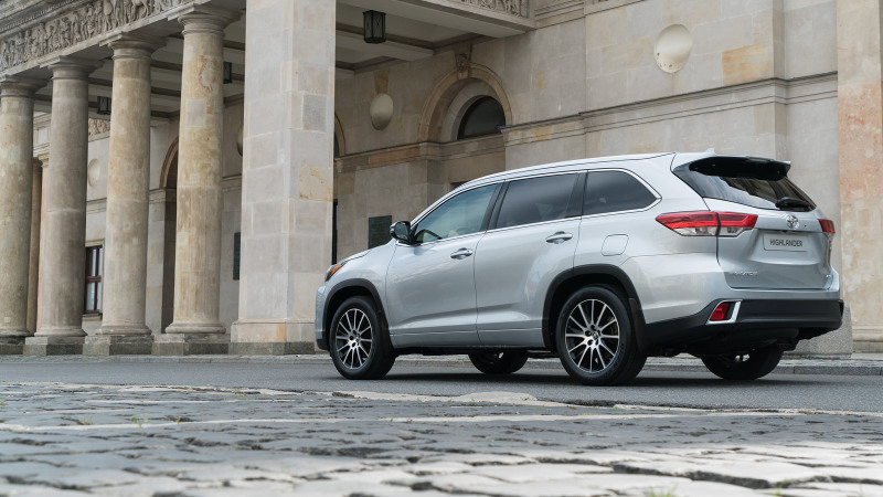 Новый Toyota Highlander – первый автомобиль в линейке моделей Toyota на российском рынке с двигателем V6 объемом 3,5 литра нового поколения