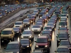 Москвичи стали тратить в пробках на четверть меньше времени