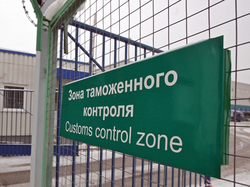В РФ принят закон о создании электронной очереди для пересечения границы автотранспортом