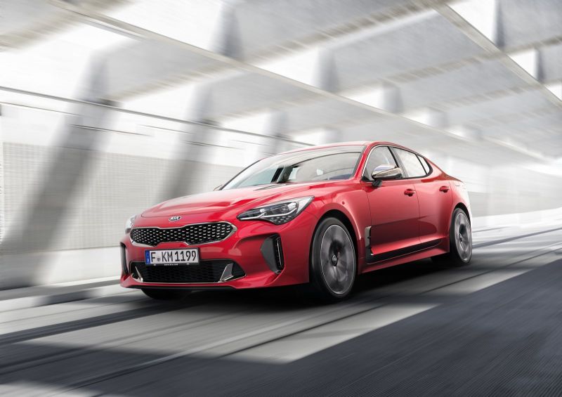 По заявлениям производителя, самая мощная версия KIA Stinger может разменять первую сотню за 5.1 сек