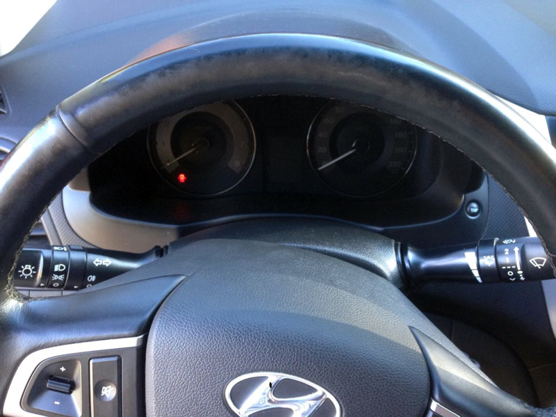 Кожаный руль вовсе не означает, что покрытие будет держаться долго