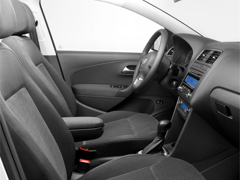 Запачкать обивку проще простого, а вот оттереть пятна потом проблематично