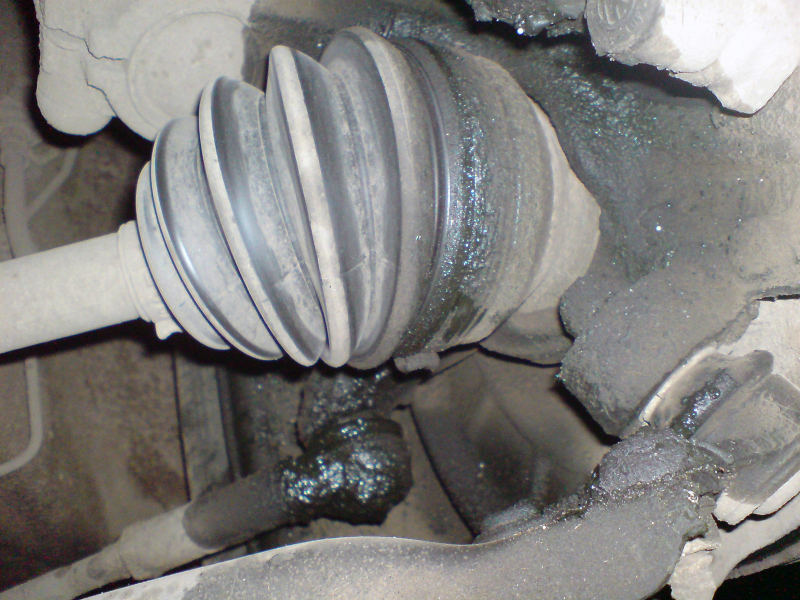 Периодически следите за пыльниками ШРУС, они имеют свойство слетать. Будьте уверены, без смазки «граната» долго не протянет