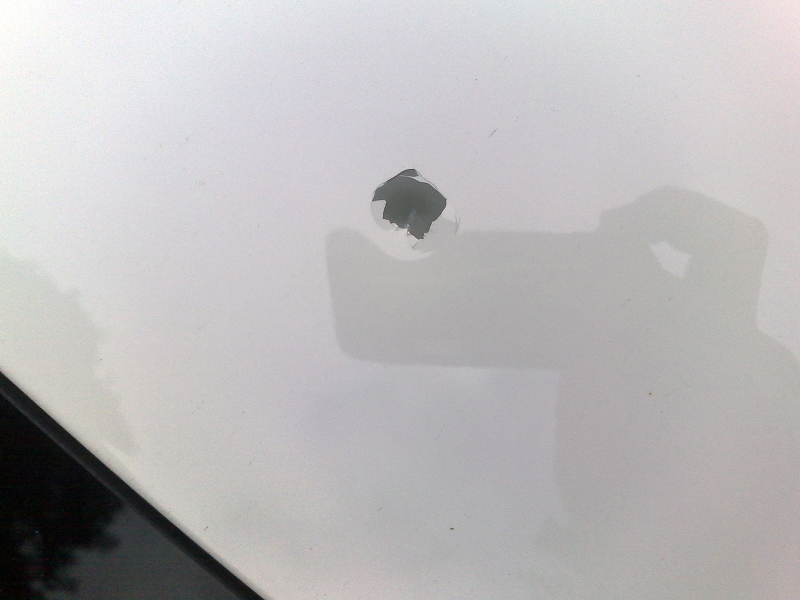 ЛКП на Polo Sedan очень тонкое и если отпадывает, то не точечно, а целыми «лепестками» вместе с «грунтом»