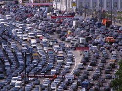 Москвичей просят выезжать за город во внепиковые часы
