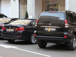 Госдума РФ не поддержала штрафы за стоянку автомобилей с закрытым номерами
