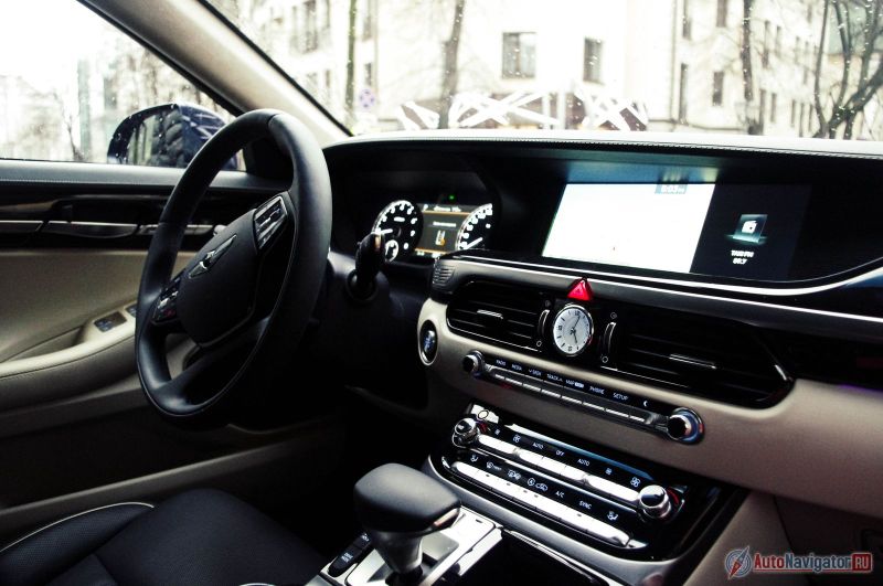 Салон радует и дизайном, и сборкой, и материалами