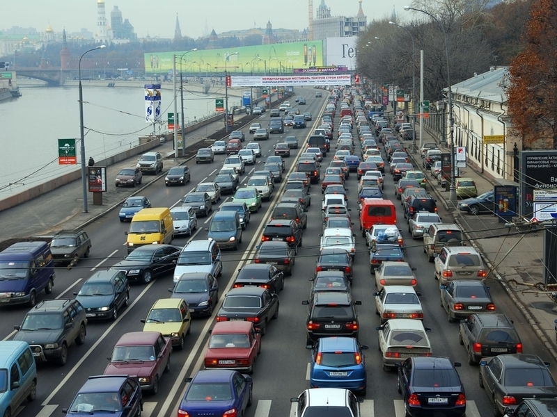 В Москве увеличилось количество автомобилистов, выезжающих за город по пятницам