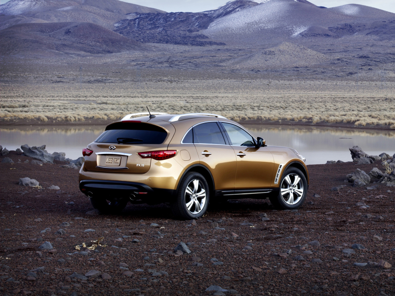 Многих это удивит, но бездорожье Infiniti FX противопоказано. После непродолжительной пробуксовки система выключит передний привод, чтобы защитить муфту от перегрева