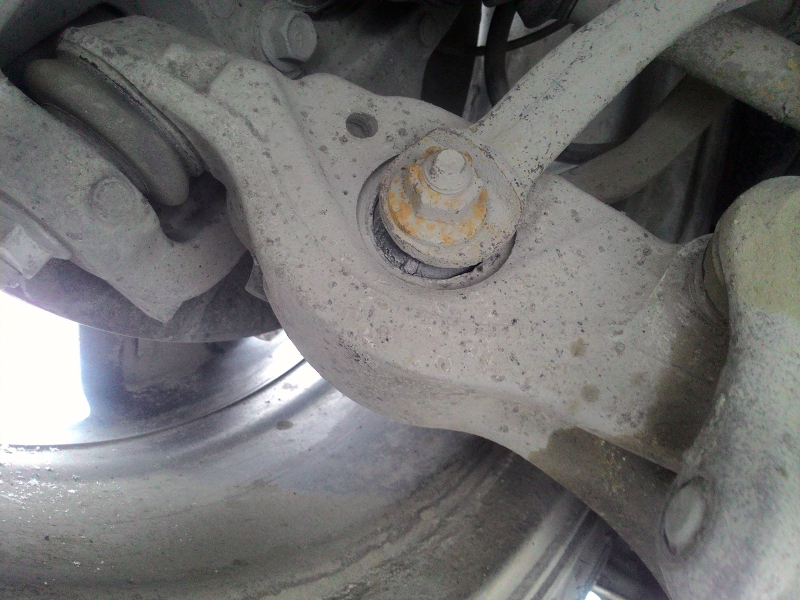 Резиновые элементы подвески «живут» не менее 100 тыс. км, однако даже просевшие сайлентблоки могут не издавать стуков