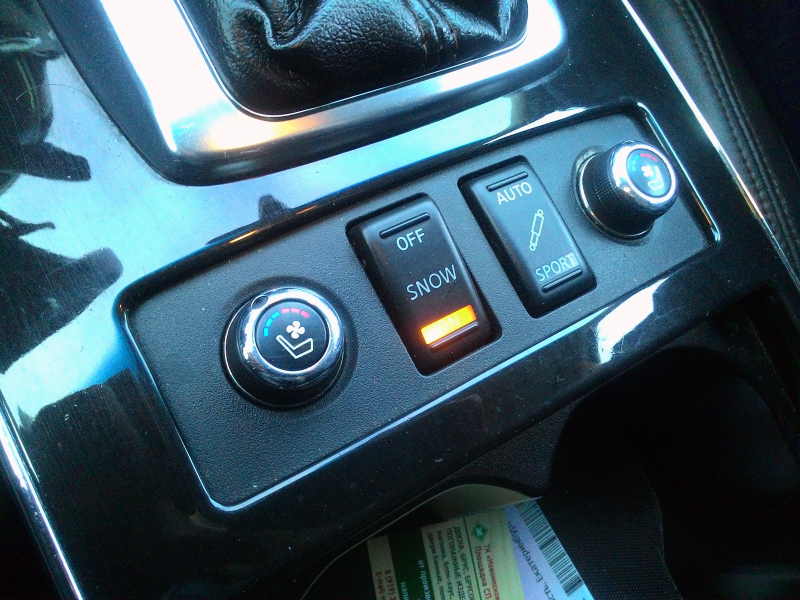 Пульт управления подогревом и вентиляцией кресел иногда здорово морочит голову