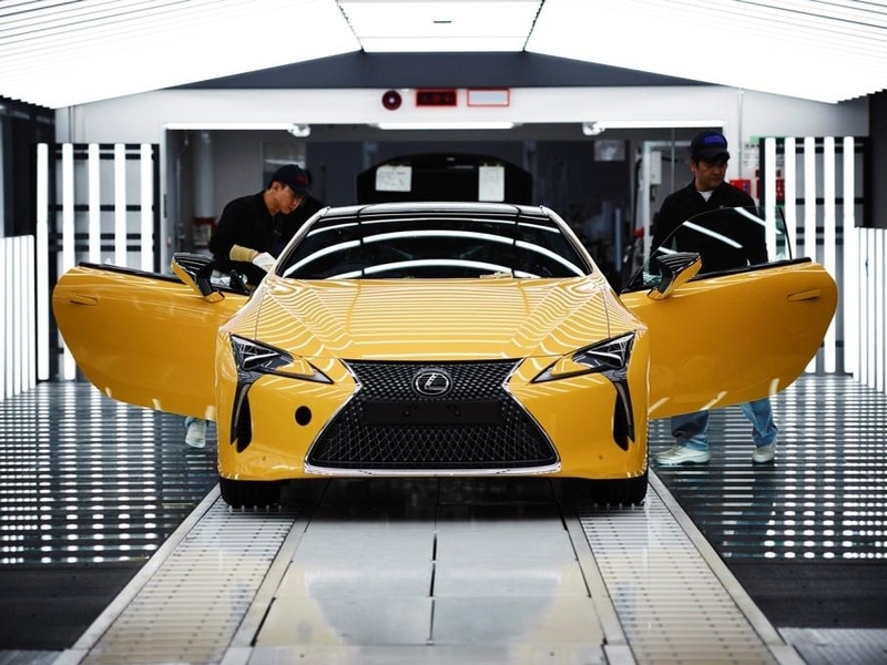 Lexus LC встал на конвейер